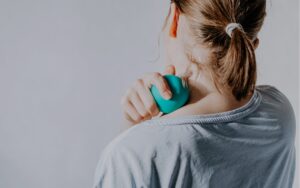 Dlaczego napięcie w ciele wpływa na to, jak wyglądamy i jak się czujemy?