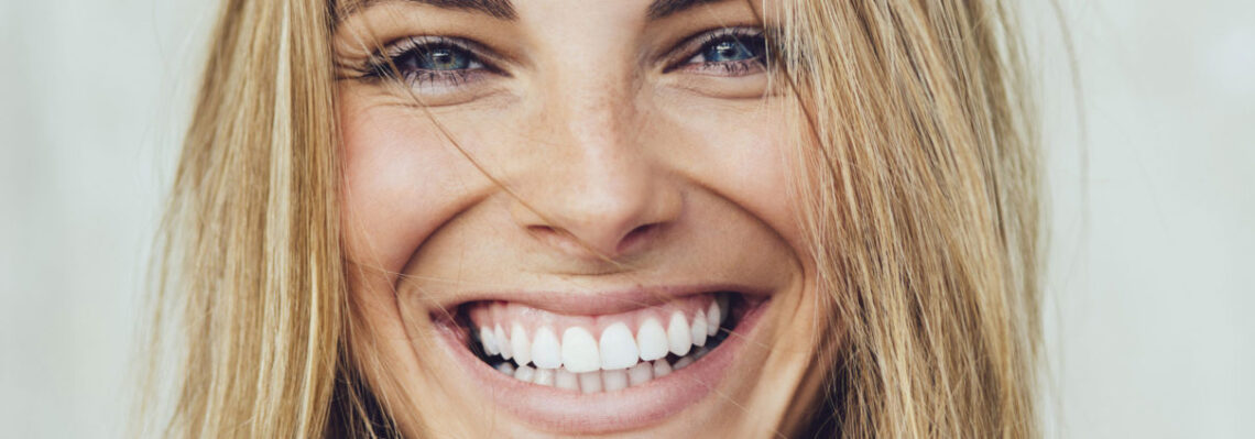 Uśmiech jako element pewności siebie, nie perfekcji